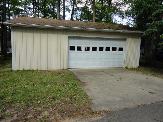314 Oak Tree Drive, Lake, MI 48633