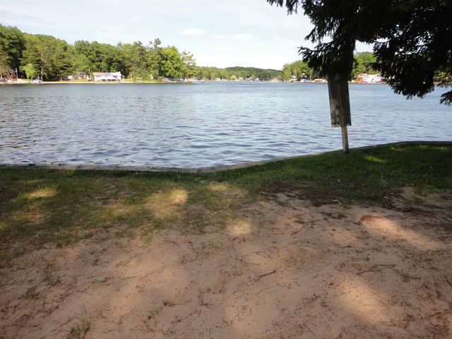 314 Oak Tree Drive, Lake, MI 48633