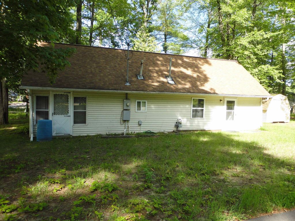 314 Oak Tree Drive, Lake, MI 48633