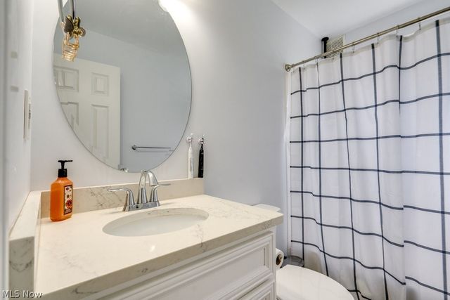 2048 Congo Street, Akron, OH 44305