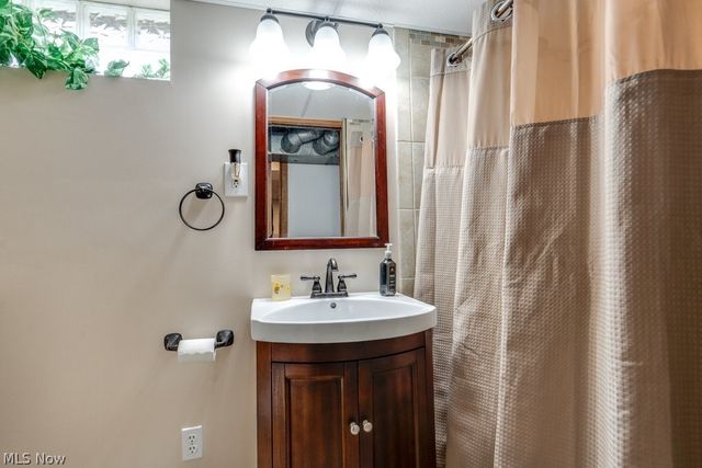 2048 Congo Street, Akron, OH 44305