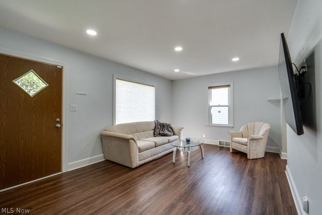 2048 Congo Street, Akron, OH 44305