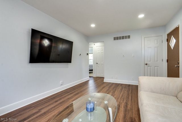 2048 Congo Street, Akron, OH 44305