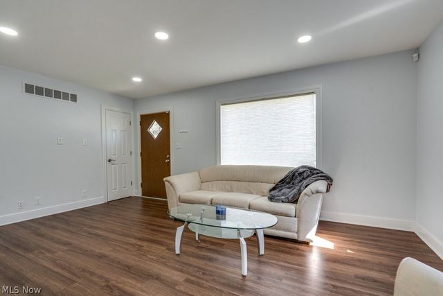 2048 Congo Street, Akron, OH 44305