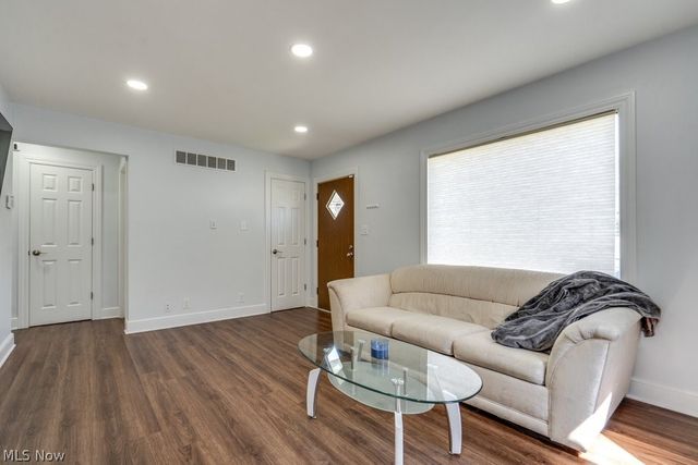 2048 Congo Street, Akron, OH 44305