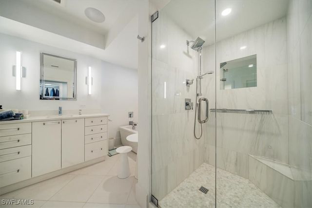 4051 Gulf Shore BLVD N 1406, Naples, FL 34103