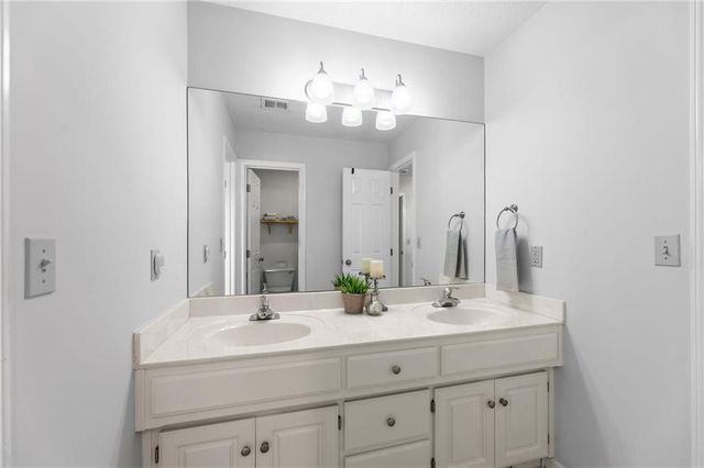 5101 W 158th Street, Overland Park, KS 66224