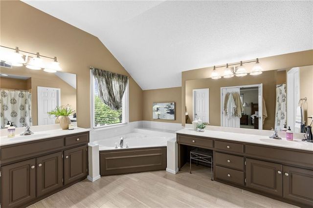 5101 W 158th Street, Overland Park, KS 66224