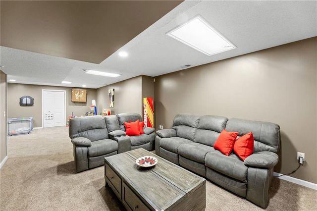 5101 W 158th Street, Overland Park, KS 66224