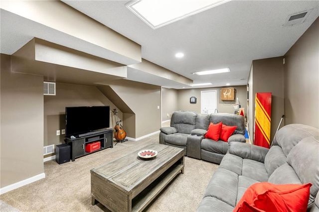 5101 W 158th Street, Overland Park, KS 66224