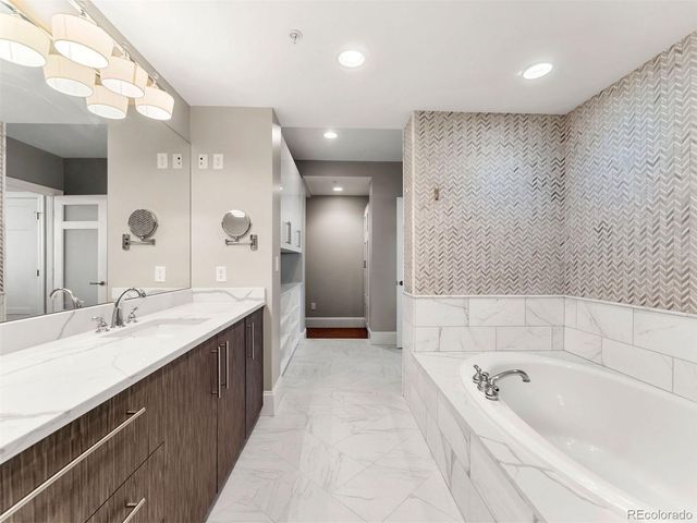 2001 Lincoln Street 2524L, Denver, CO 80202