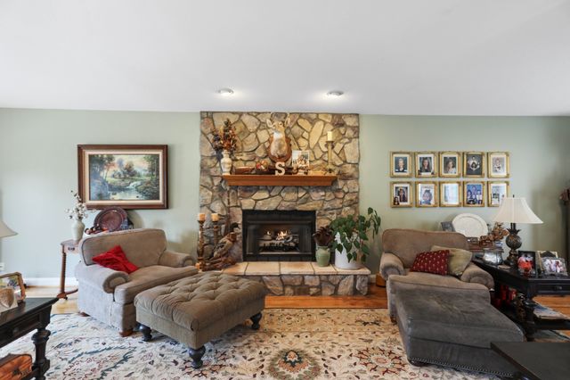 2025 Grandview Dr, Greenbrier, TN 37073