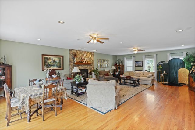 2025 Grandview Dr, Greenbrier, TN 37073