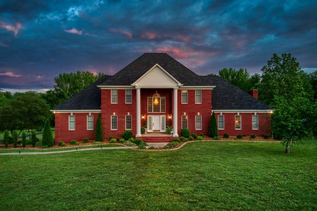 2025 Grandview Dr, Greenbrier, TN 37073