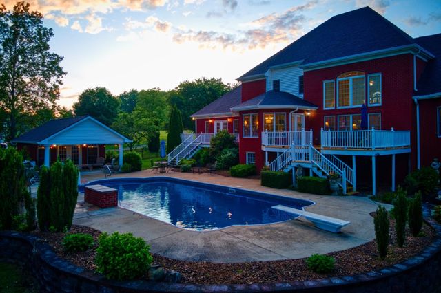 2025 Grandview Dr, Greenbrier, TN 37073