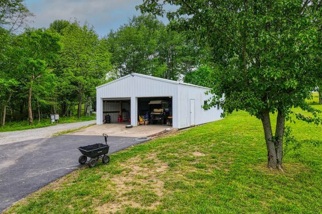 2025 Grandview Dr, Greenbrier, TN 37073