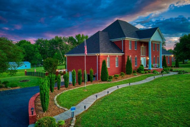 2025 Grandview Dr, Greenbrier, TN 37073