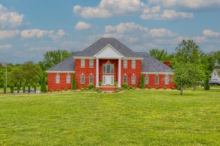 2025 Grandview Dr, Greenbrier, TN 37073