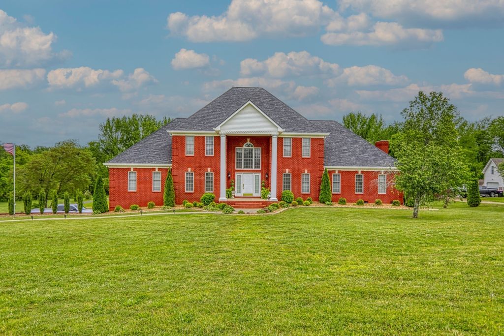 2025 Grandview Dr, Greenbrier, TN 37073