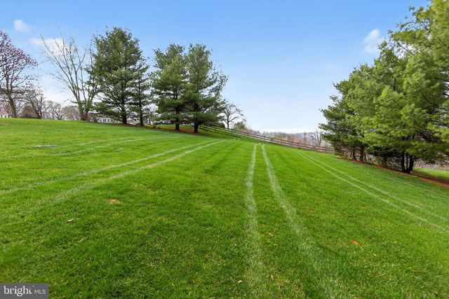 2 LIMNER CT, West Chester, PA 19382