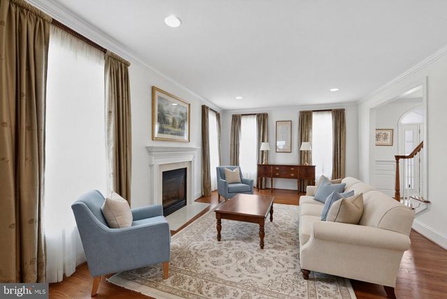 2 LIMNER CT, West Chester, PA 19382