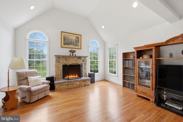 2 LIMNER CT, West Chester, PA 19382