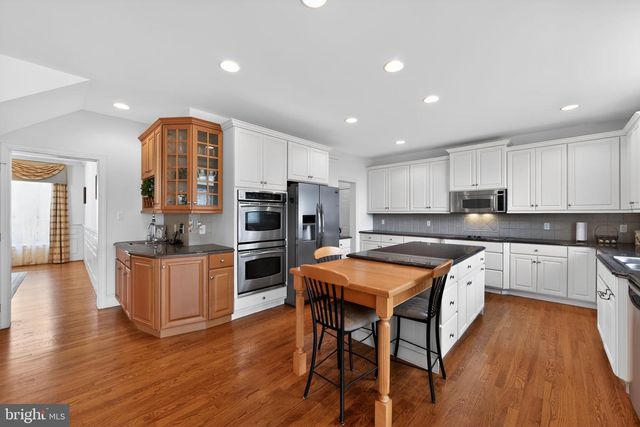 2 LIMNER CT, West Chester, PA 19382