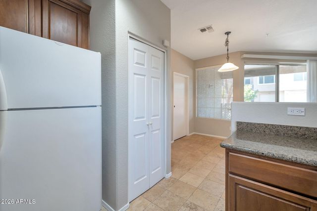 1633 E LAKESIDE Drive 109, Gilbert, AZ 85234