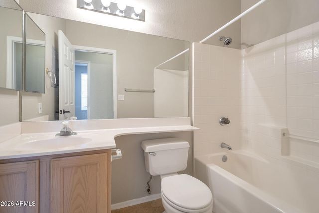 1633 E LAKESIDE Drive 109, Gilbert, AZ 85234