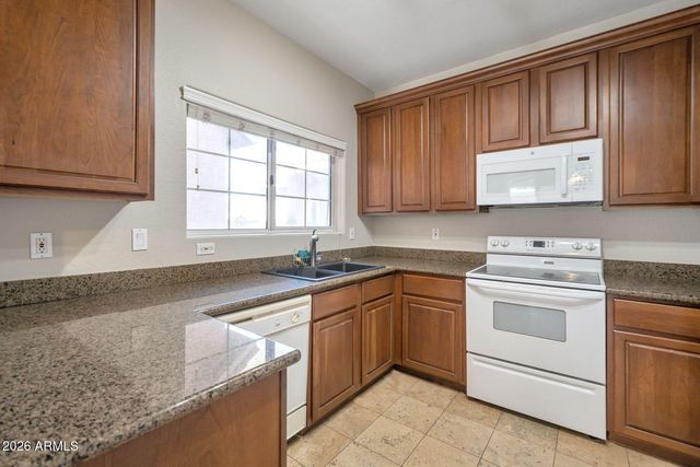 1633 E LAKESIDE Drive 109, Gilbert, AZ 85234