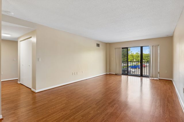 200 Sanders Ferry Rd Apt 1210, Hendersonville, TN 37075