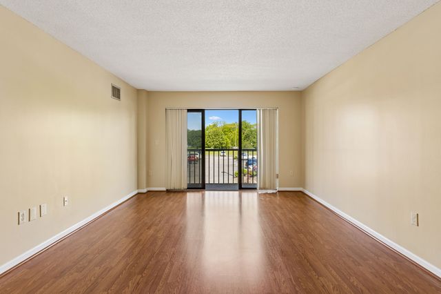 200 Sanders Ferry Rd Apt 1210, Hendersonville, TN 37075