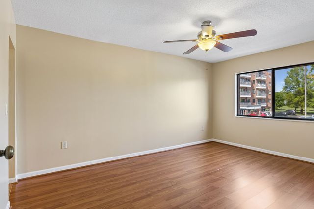 200 Sanders Ferry Rd Apt 1210, Hendersonville, TN 37075