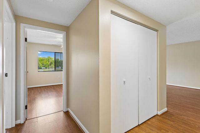 200 Sanders Ferry Rd Apt 1210, Hendersonville, TN 37075