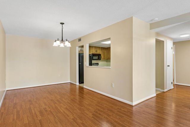 200 Sanders Ferry Rd Apt 1210, Hendersonville, TN 37075