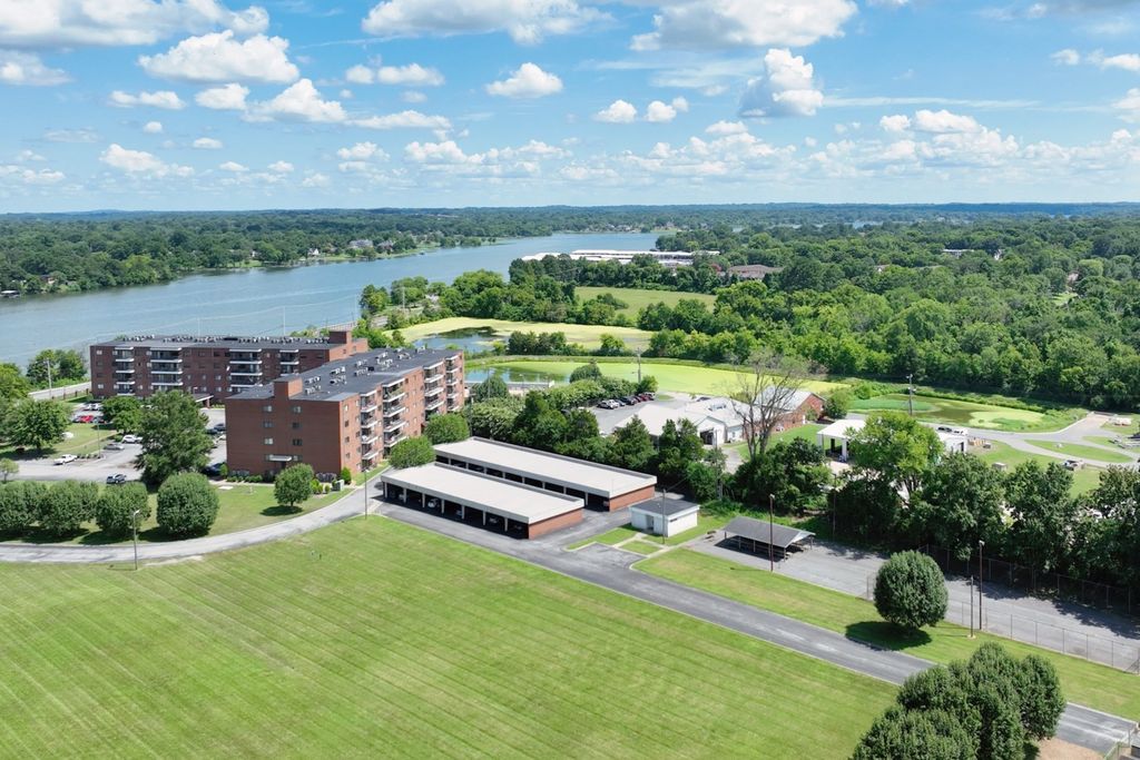 200 Sanders Ferry Rd Apt 1210, Hendersonville, TN 37075