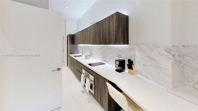 851 NE 1st Ave 508, Miami, FL 33132