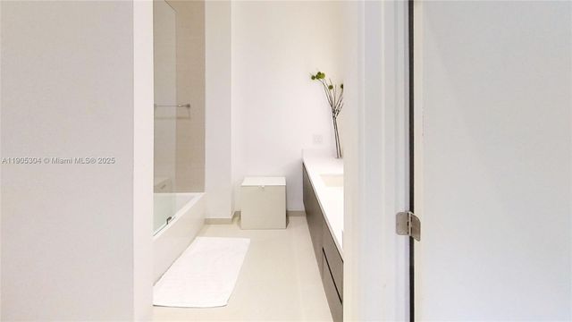 851 NE 1st Ave 508, Miami, FL 33132