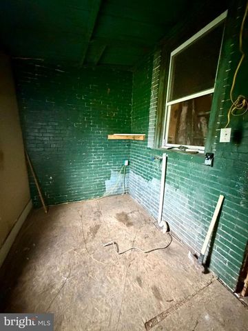 2423 W HAGERT ST, Philadelphia, PA 19132