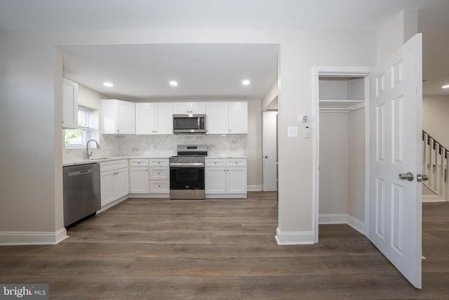 71 BARKER AVE, Sharon Hill, PA 19079