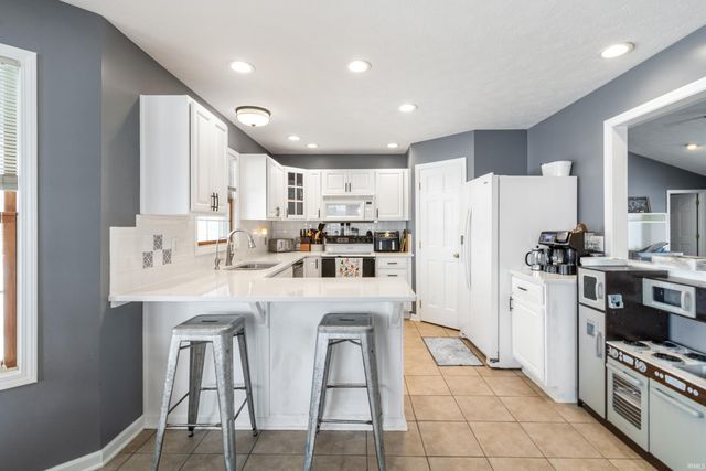 3300 E Indian Hill Drive, Muncie, IN 47302