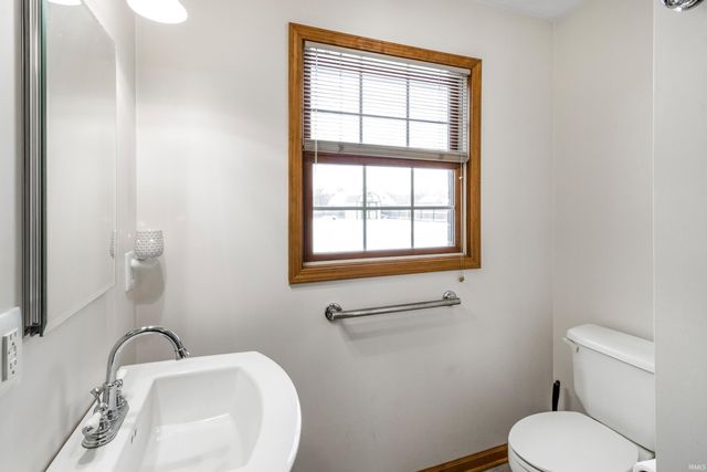 3300 E Indian Hill Drive, Muncie, IN 47302