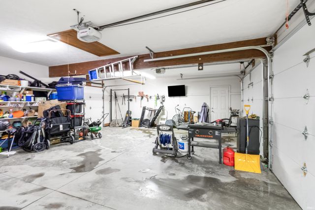 3300 E Indian Hill Drive, Muncie, IN 47302