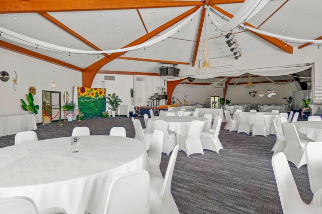 3871 Via Poinciana 104, Lake Worth, FL 33467