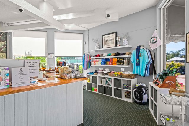 3871 Via Poinciana 104, Lake Worth, FL 33467