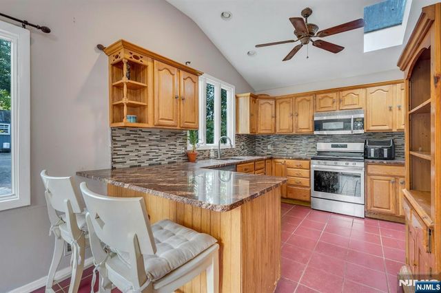 22 Bannehr Street, Oakland, NJ 07436