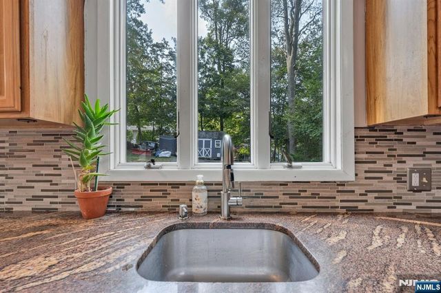 22 Bannehr Street, Oakland, NJ 07436