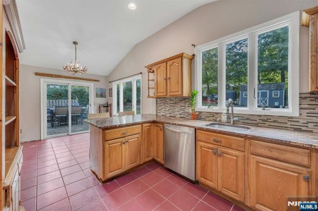 22 Bannehr Street, Oakland, NJ 07436