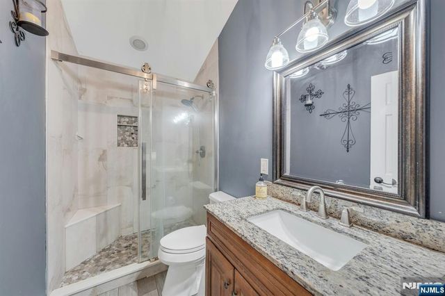 22 Bannehr Street, Oakland, NJ 07436