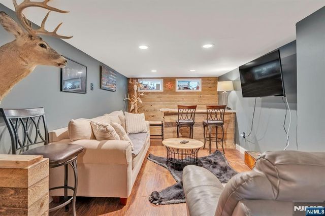 22 Bannehr Street, Oakland, NJ 07436